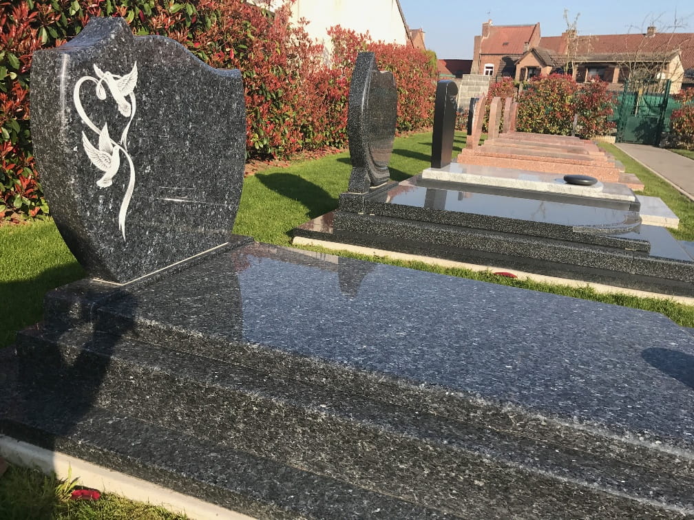 monument funéraire en granit à Cadillac et Podensac avec Artolie Ciron